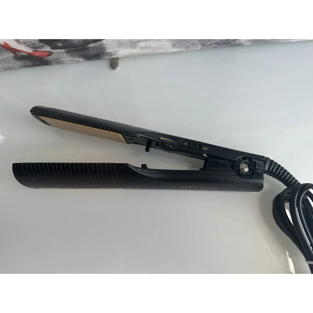 Revlon RV071F Hair Flat Iron Straightener Helen Of Troy Gold Ceramic